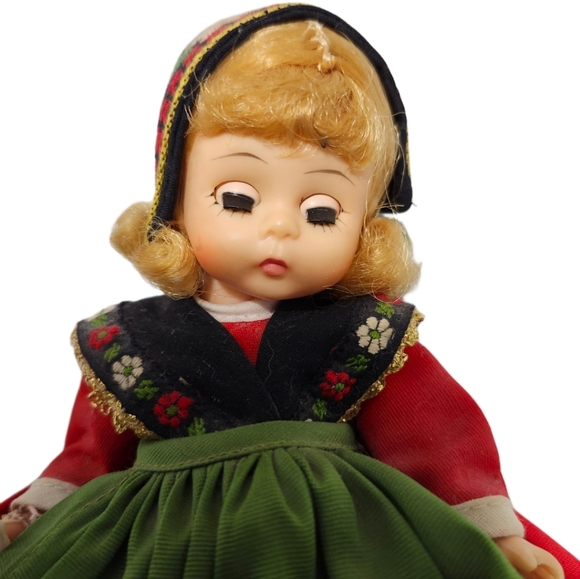 Madame Alexander Doll Swedish Girl Vintage Embroidered detail Jointed knees - Picture 5 of 16